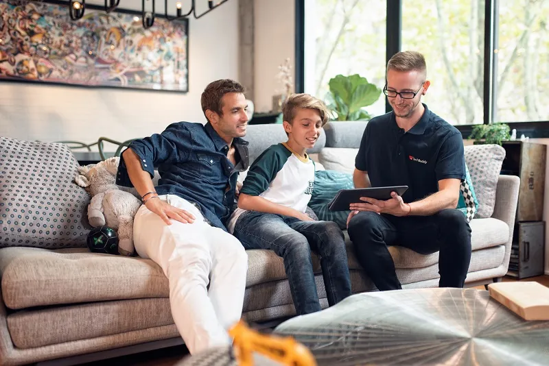 En TechBuddy hjälper familj med nätverk