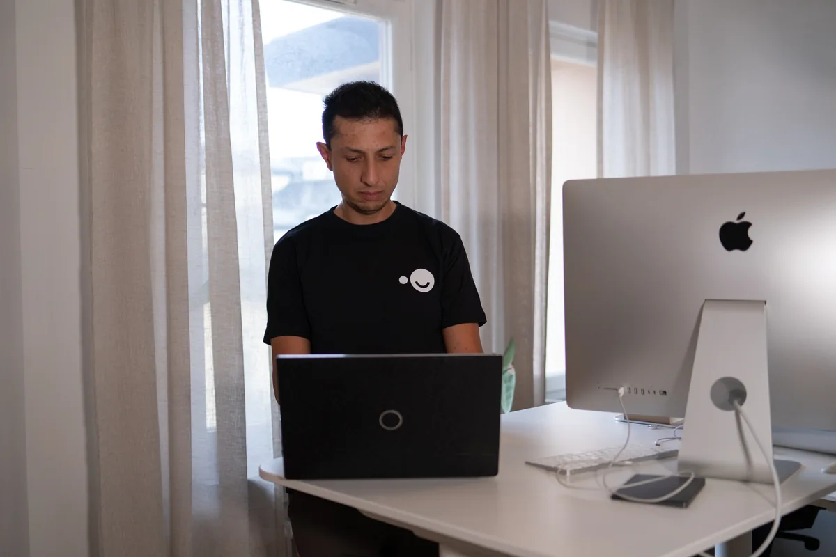 TechBuddy-tekniker hjälper företag med datorsupport & felsökning